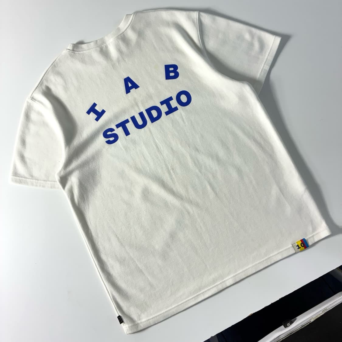 IAB studio   아이앱 스튜디오 스펠아웃 화이트 반팔티 상품이미지1