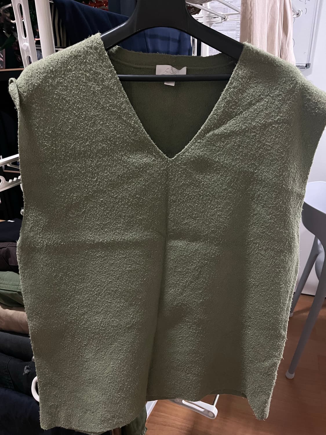 코스 cos 잔디베스트 S 팝니다 상품이미지1