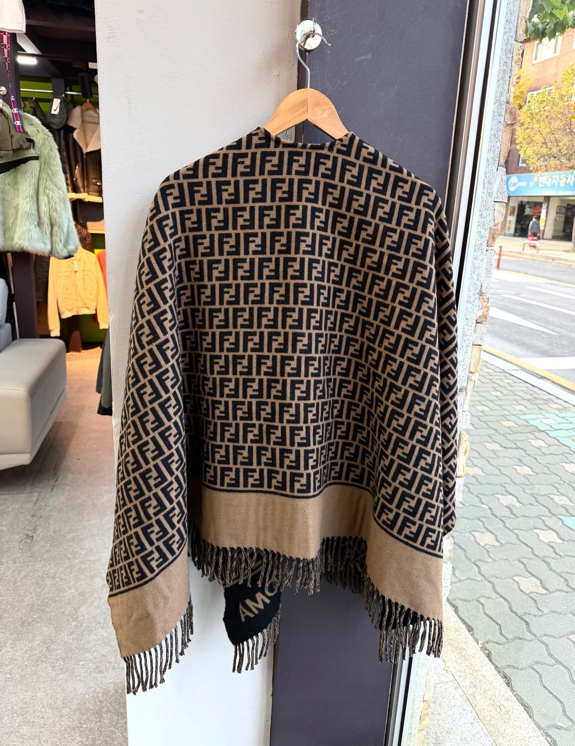 펜디 23FW FF 모노그램 캐시미어 숄 케이프 상품이미지8