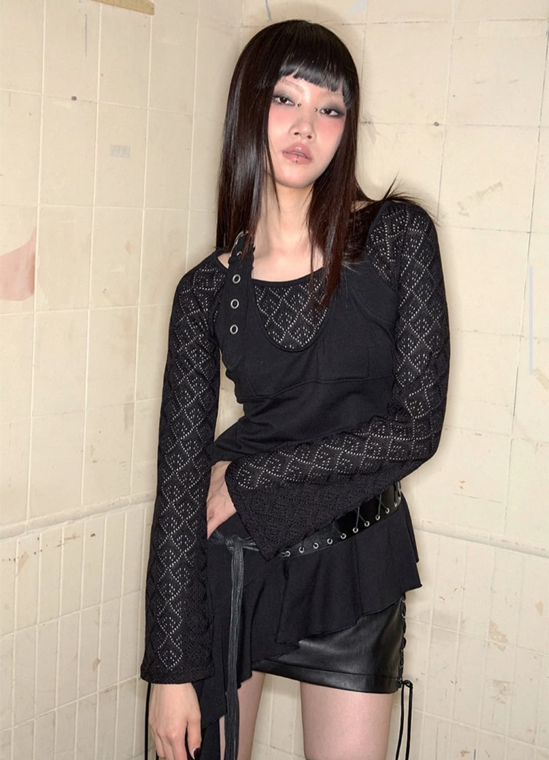 낫노잉 벨티드 드롭 러플 탑 (블랙) 상품이미지1