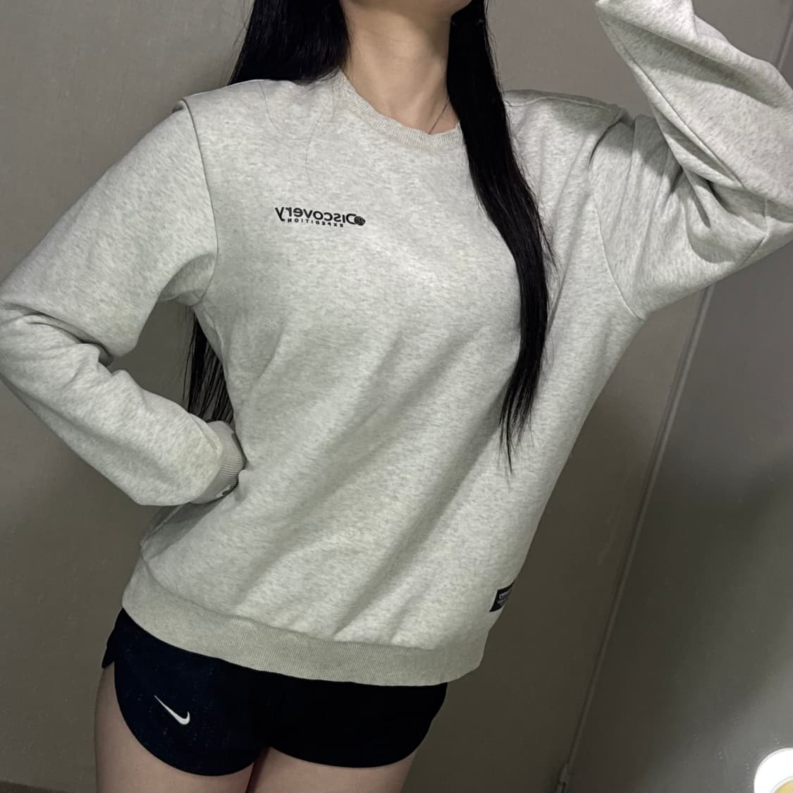 디스커버리 로고 메란지 맨투맨 🤍 상품이미지1