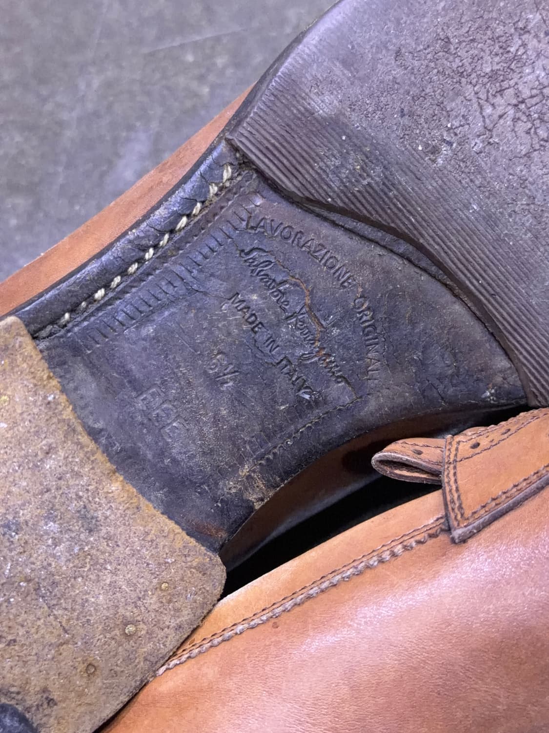 페라가모 클래식 프린지 테슬로퍼 슈즈 6.5 상품이미지9