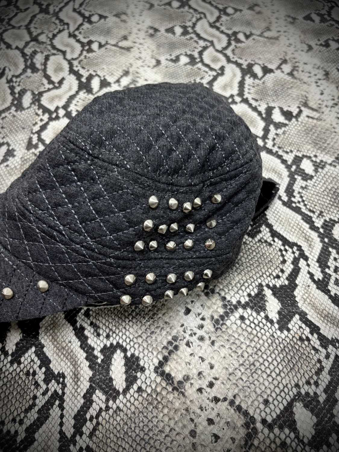 “Vintage” Grey Stitch Detail Stud Cap Si 상품이미지2