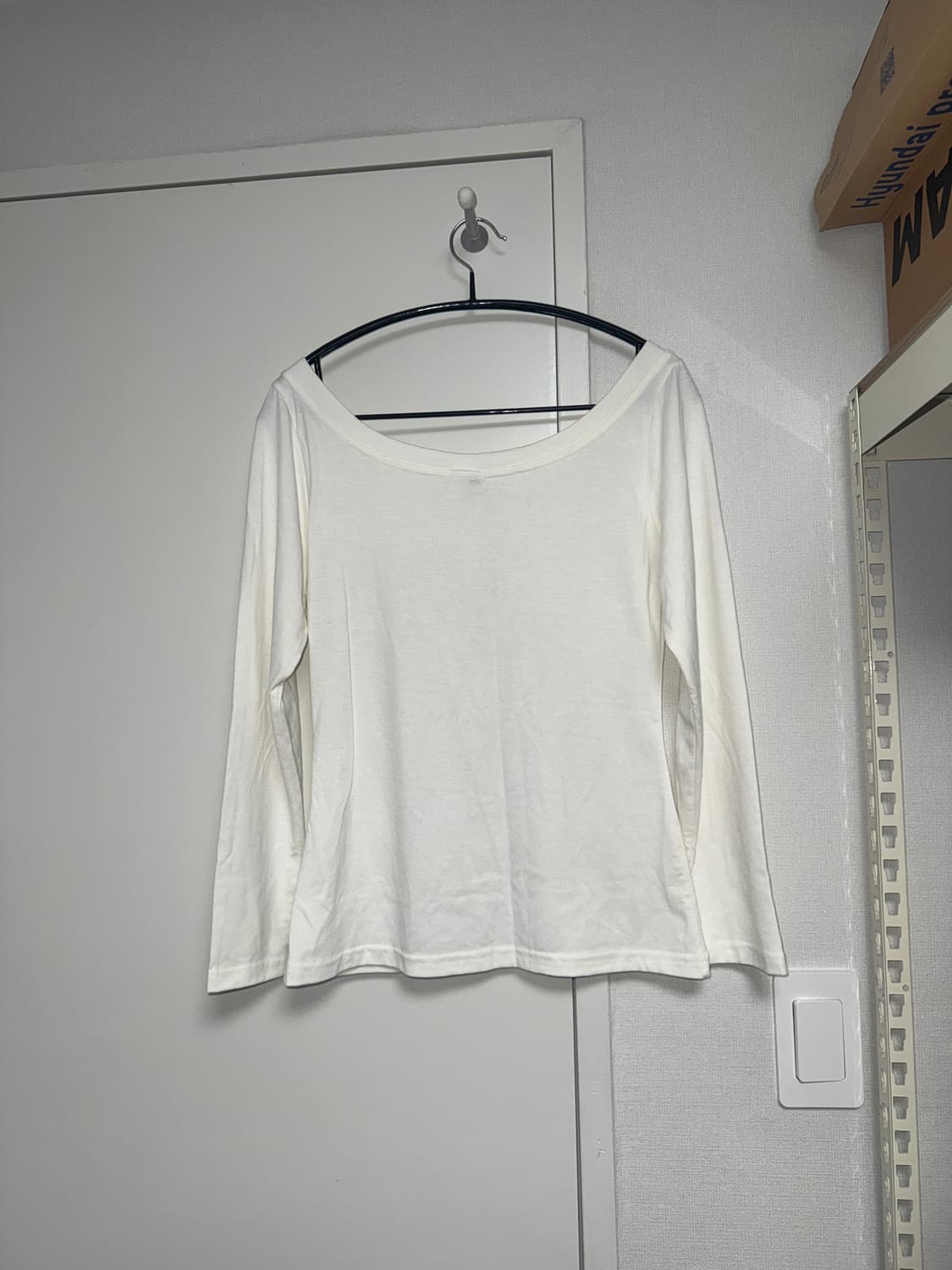 테이크 어 바이트 리미티드 에디션 오프숄더 긴팔 티셔츠 상품이미지9