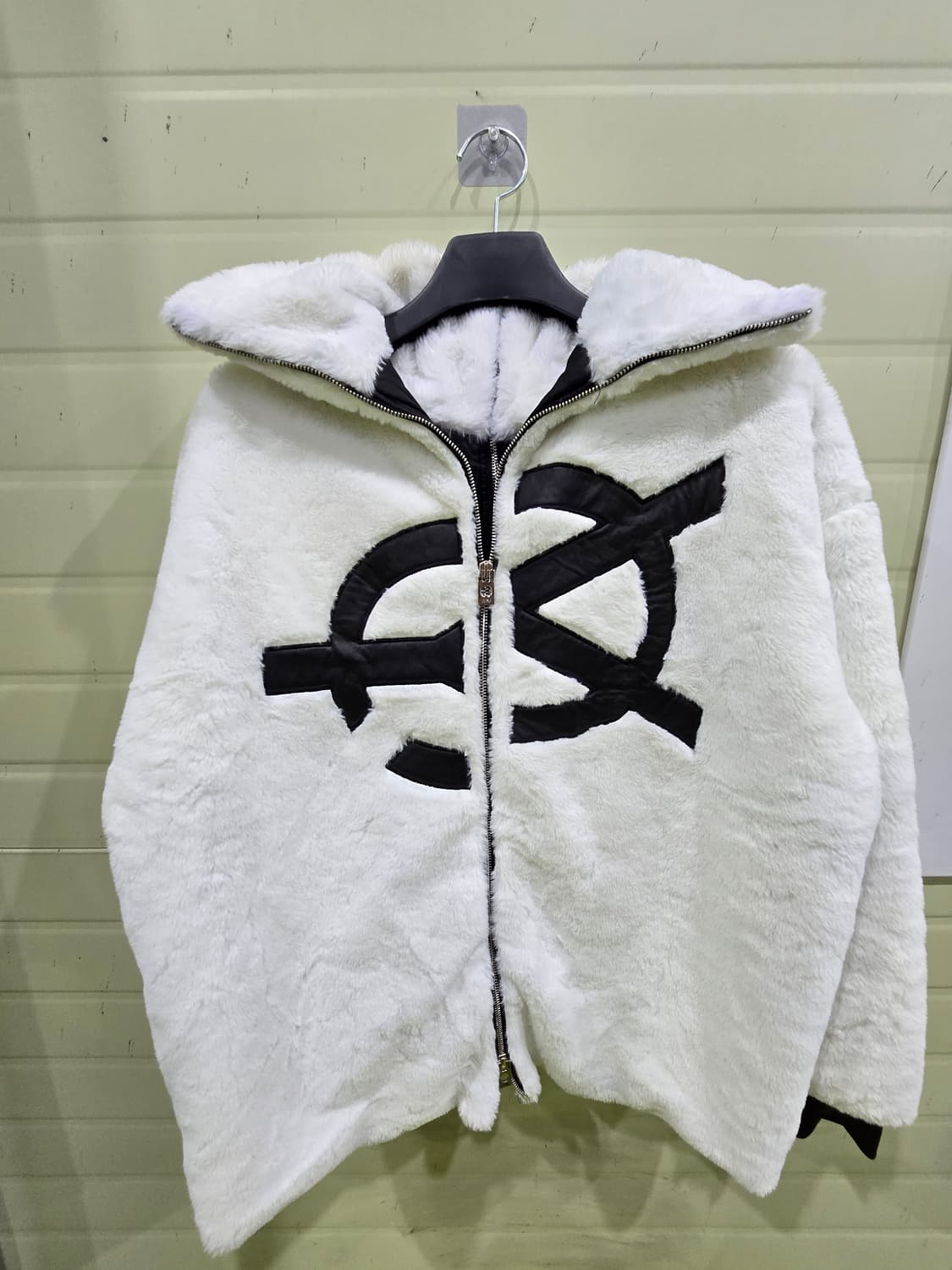 유니크한 화이트 퍼 자켓 상품이미지1