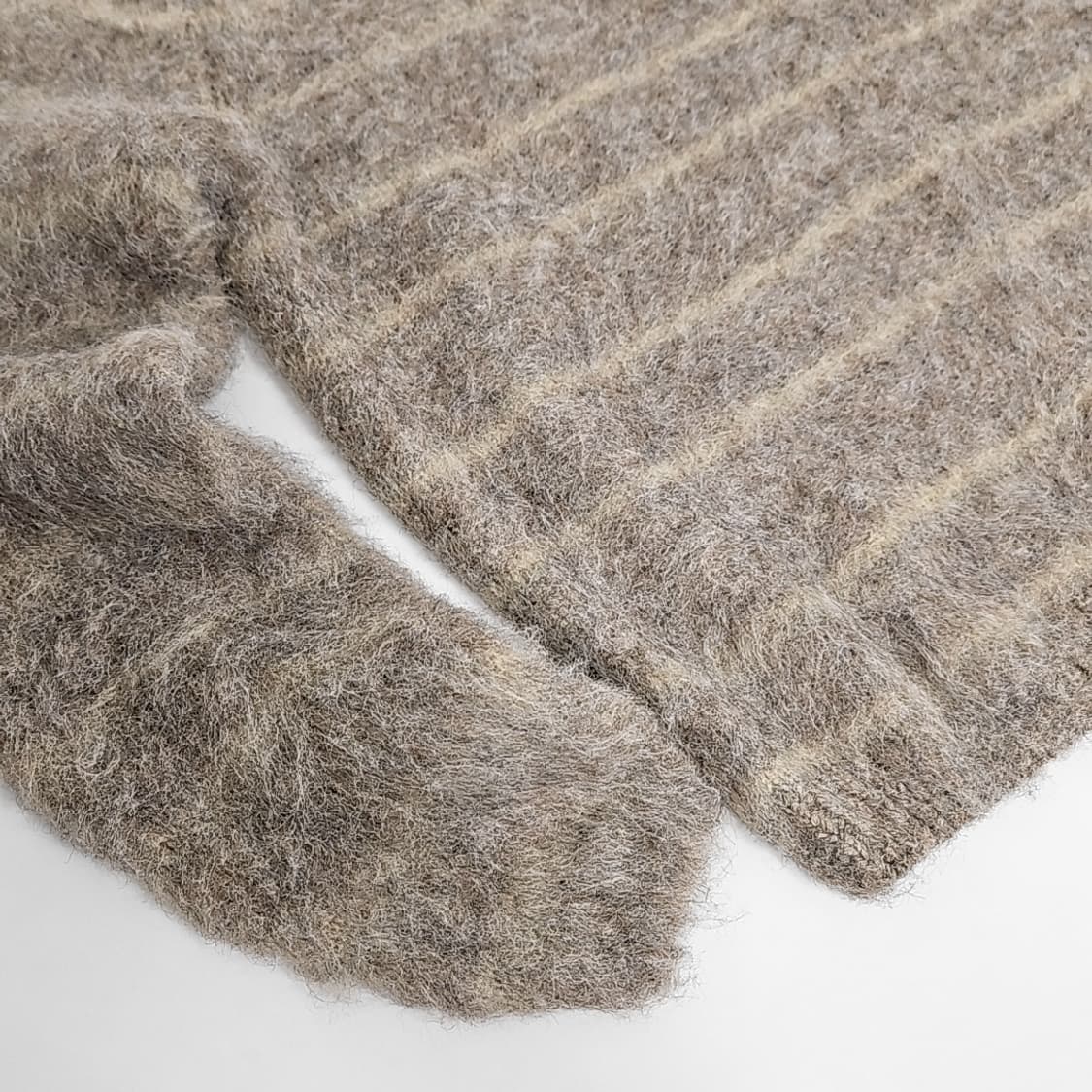 Yosu 웨스턴리벳 헤어리 스트라이프 니트 (beige) 상품이미지5