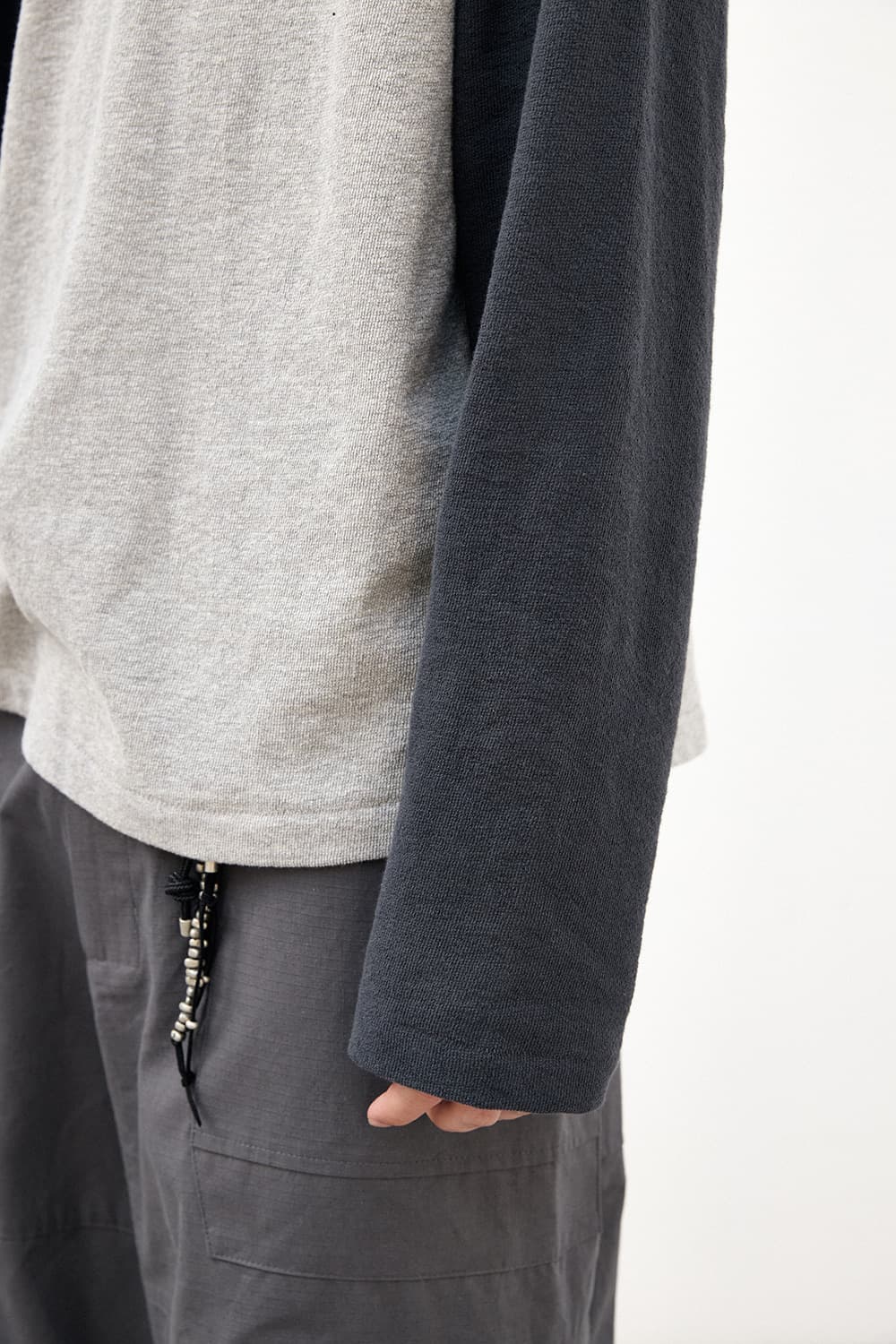 해칭룸 랭글런 티셔츠(차콜/그레이) 상품이미지3