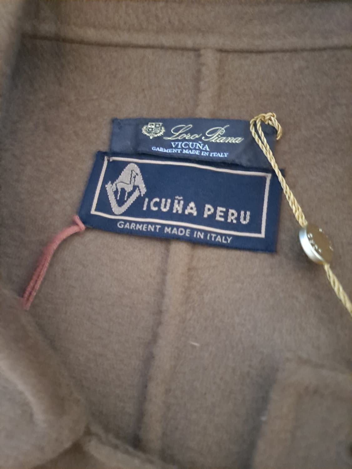 풀구성 새상품) 정가 5700 로로피아나 비쿠냐 코트 상품이미지5