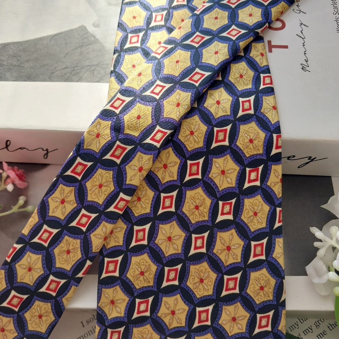 아쿠아스큐텀 실크 기하학 패턴 넥타이 9.2cm A+등급 K1947
 상품이미지3