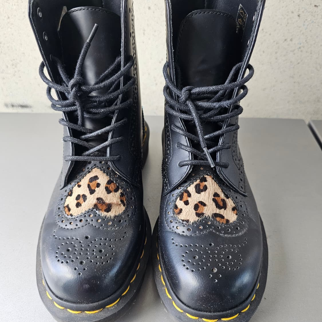 닥터마틴 조이스하트 8홀 워커 AW004 UK4 상품이미지1