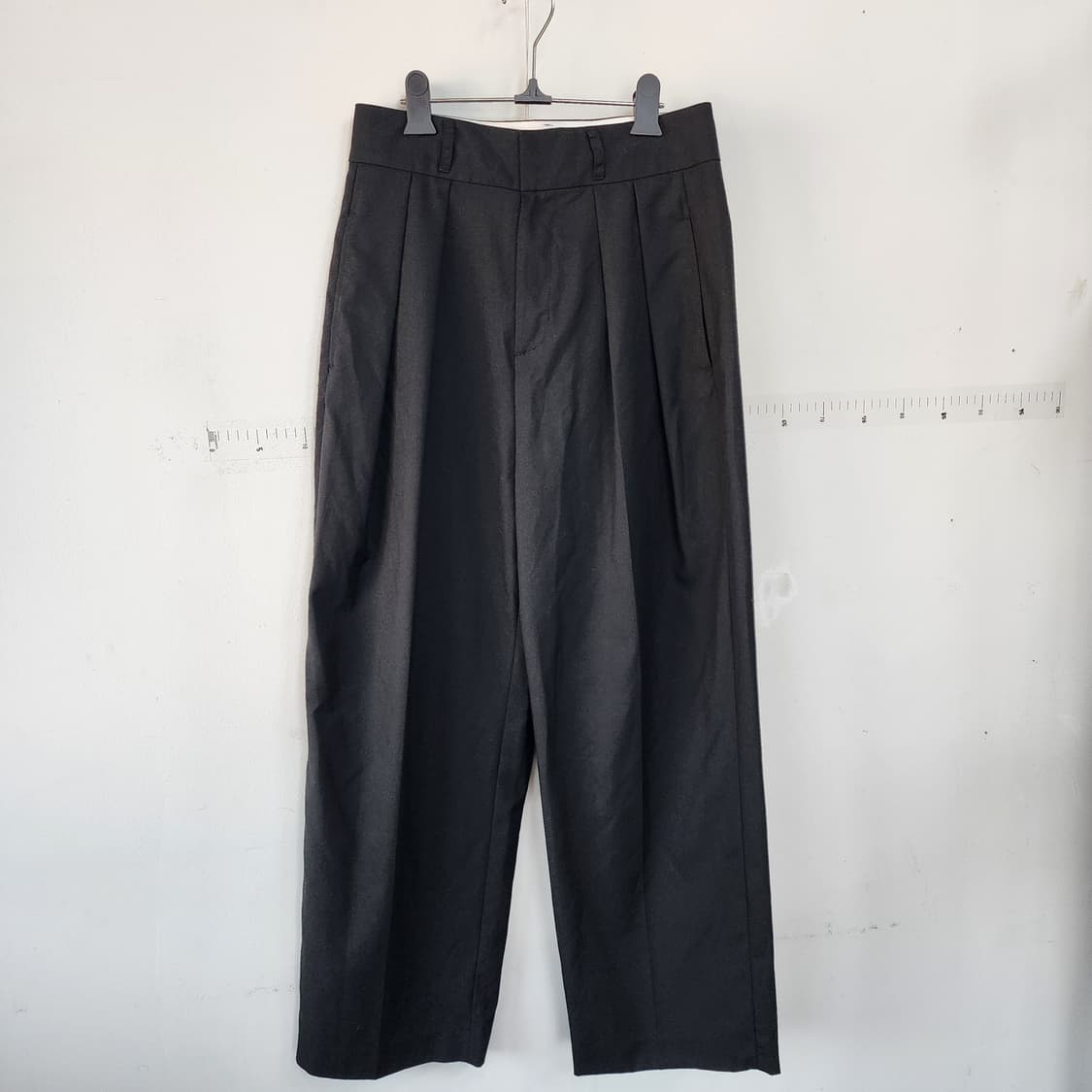 스튜디오 톰보이 검정색 플리츠 와이드 팬츠 상품이미지1