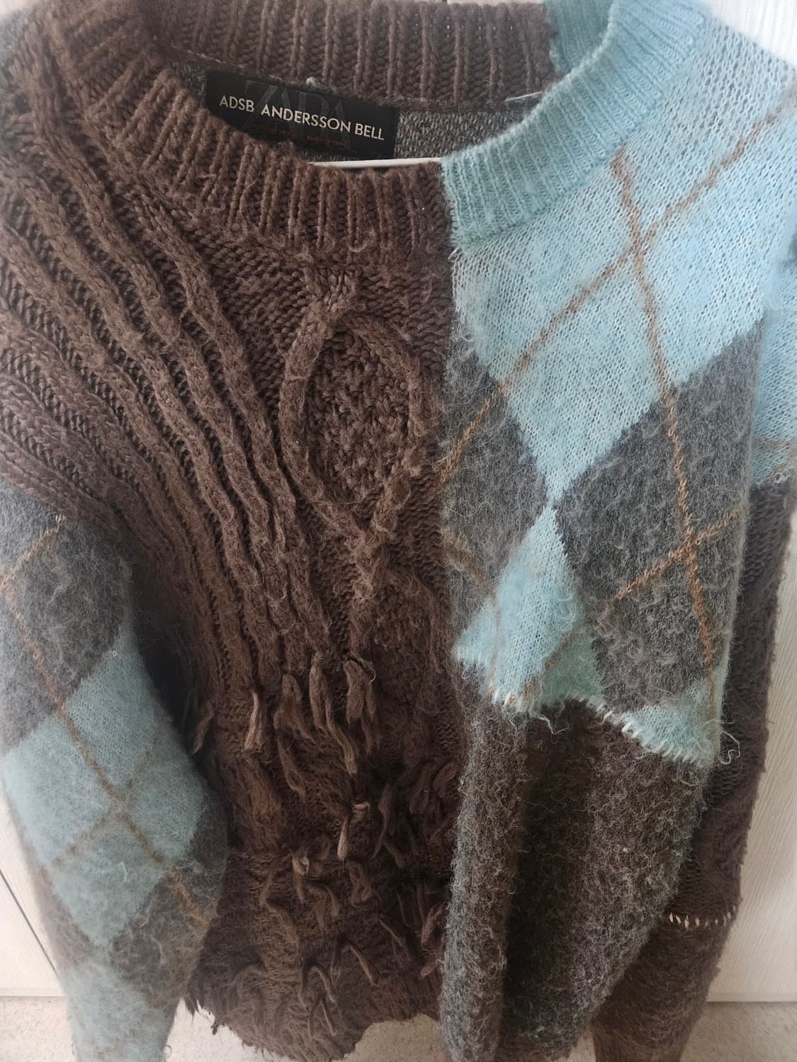 자라x앤더슨벨 텍스처드 패치워크 스웨터 블루 100 상품이미지3