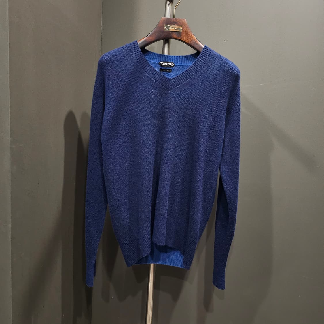 톰포드 캐시미어 100% 브이넥 니트 상품이미지1