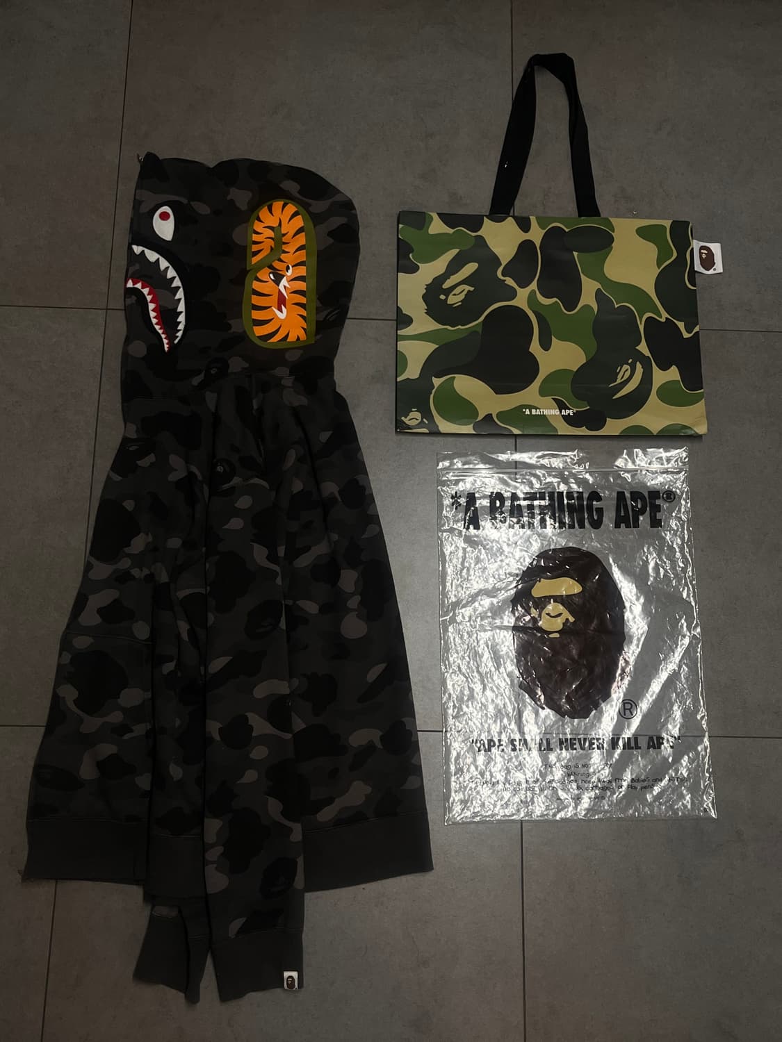 베이프 흑계 블랙 샤크 후드집업 상품이미지2