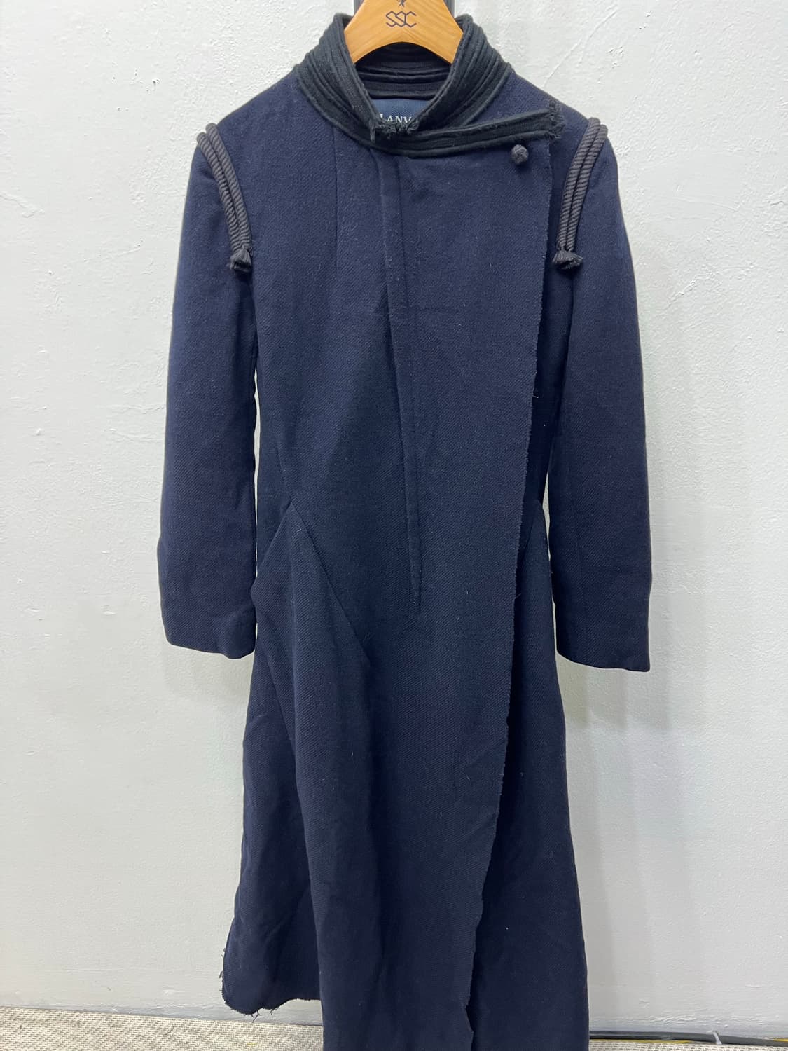 정품) LANVIN 랑방 넥 라인 로프 장식 코트 76 상품이미지1