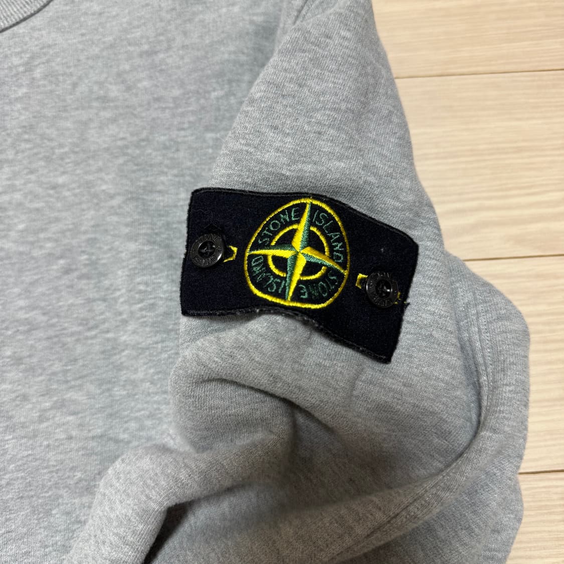 스톤아일랜드 23fw 브러쉬드 코튼 플리스 크루넥 맨투맨 상품이미지3