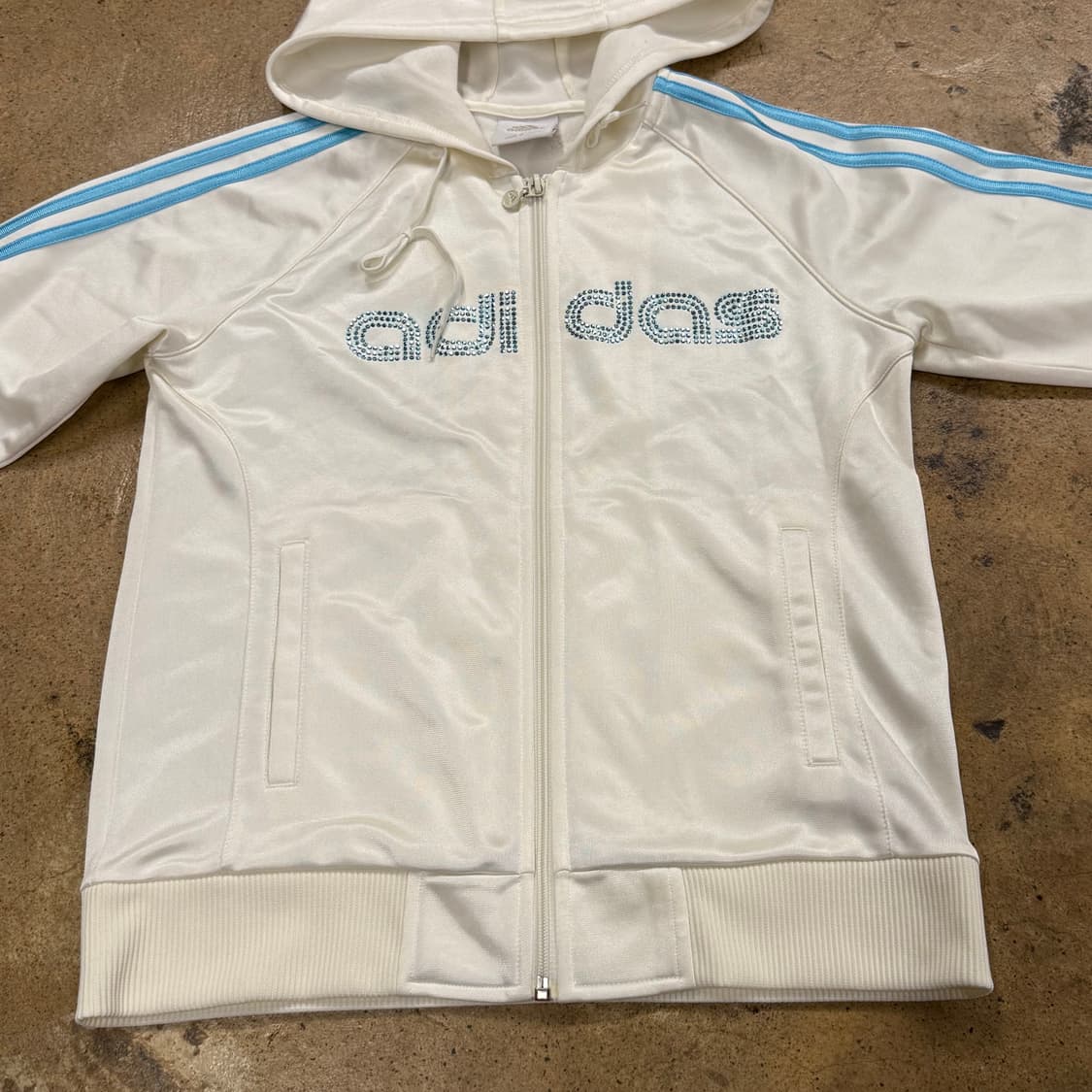 아디다스 흰하 화이트 하늘 시나모롤 큐빅 후플 져지 상품이미지3