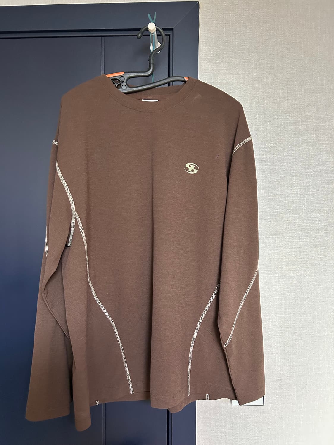 산산기어 스티치 롱 슬리브 브라운 23FW 상품이미지1