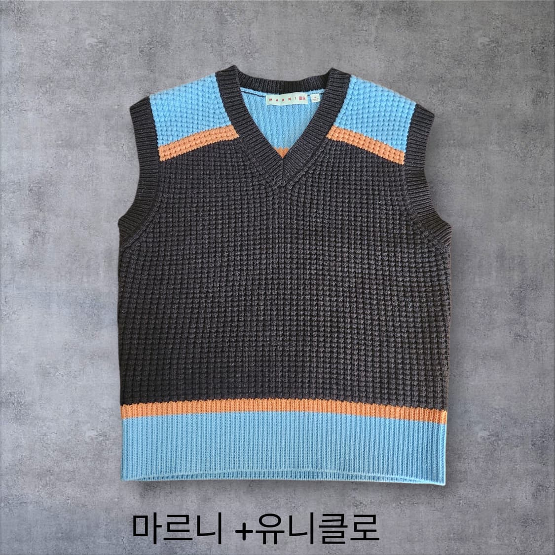 마르니 ×유니클로 브이넥 니트 조끼 브라운/블루 상품이미지5
