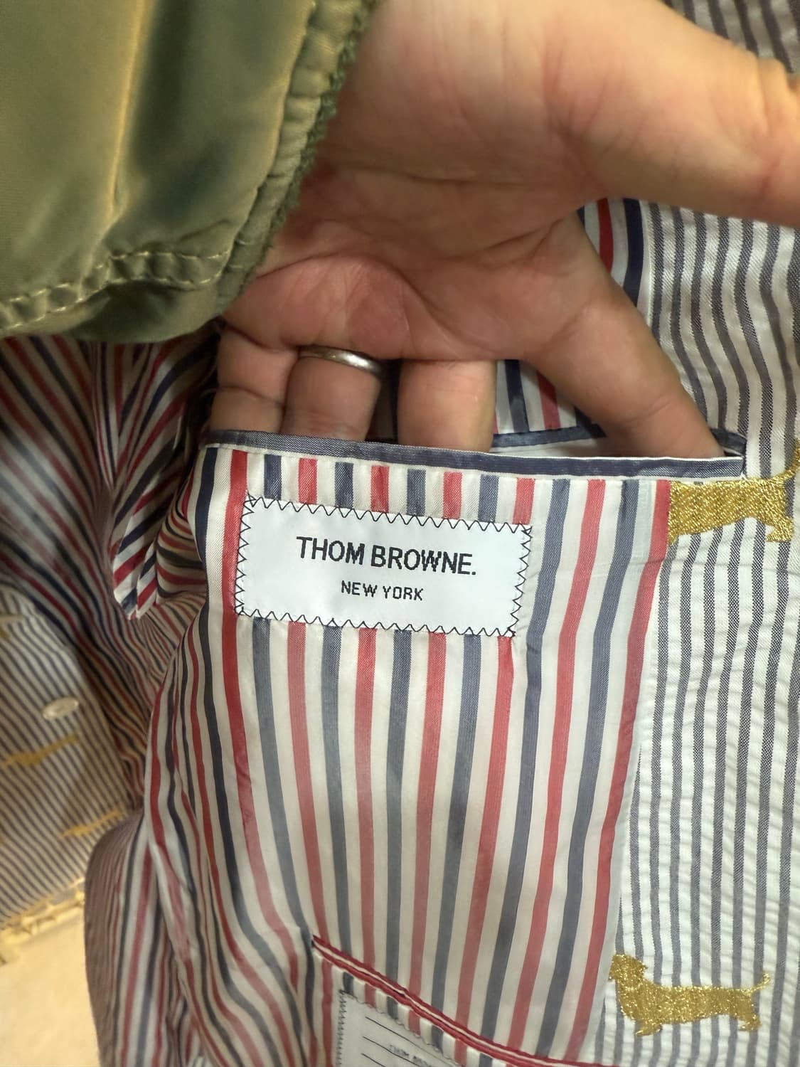 3/100 정품 톰브라운 골드도그 자수 버블 자켓 팝니다 상품이미지3