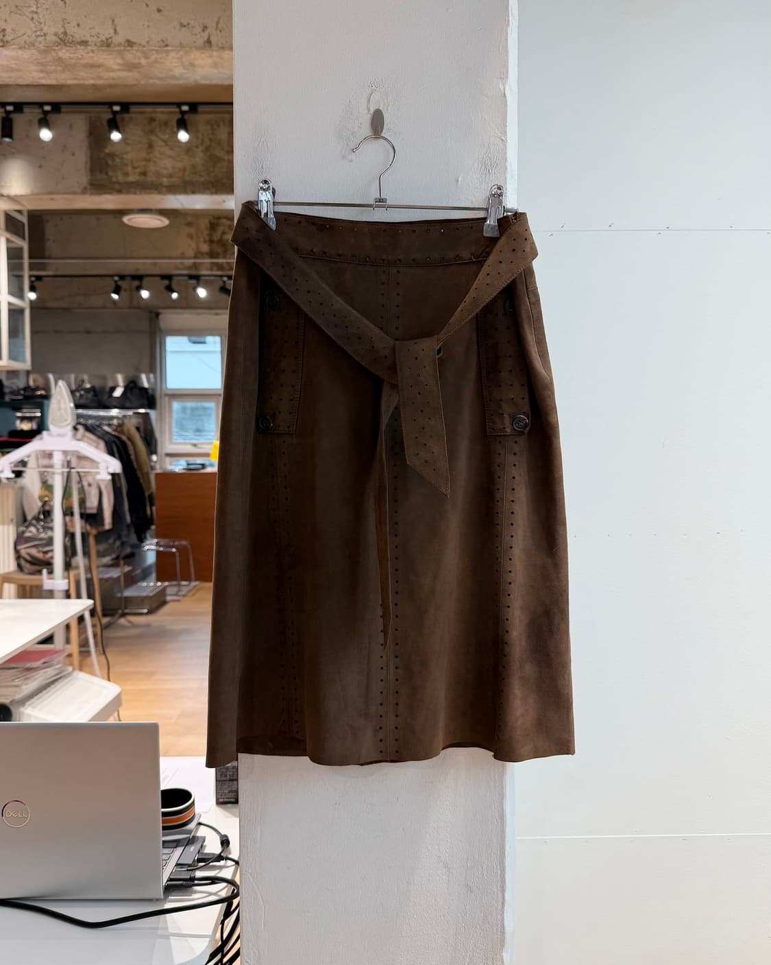 띠어리 브라운 고우트 스킨 벨티드 미디스커트 상품이미지2