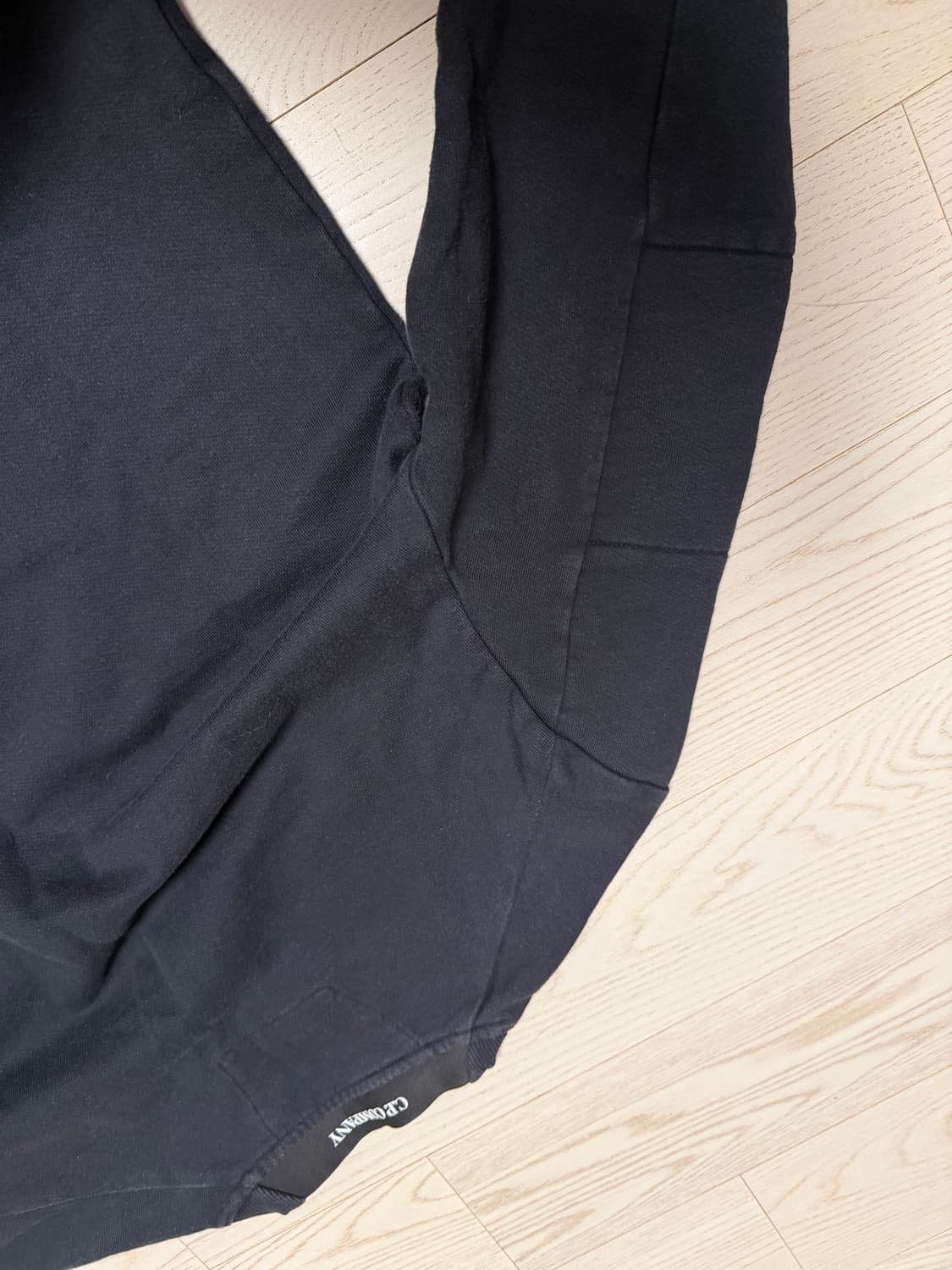 CP컴퍼니 블랙 렌즈 맨투맨 상품이미지10