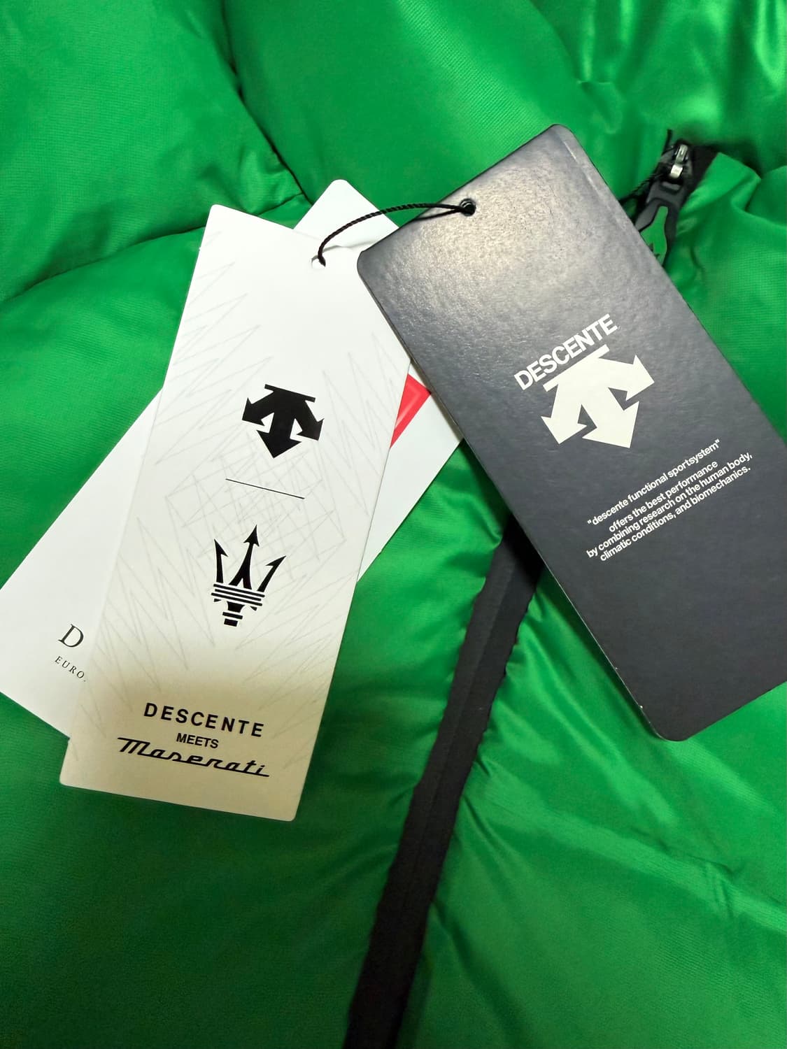 [95(M)] [데상트X마세라티] 에어써큘레이션 스텐드넥 숏 다운 자켓 상품이미지3