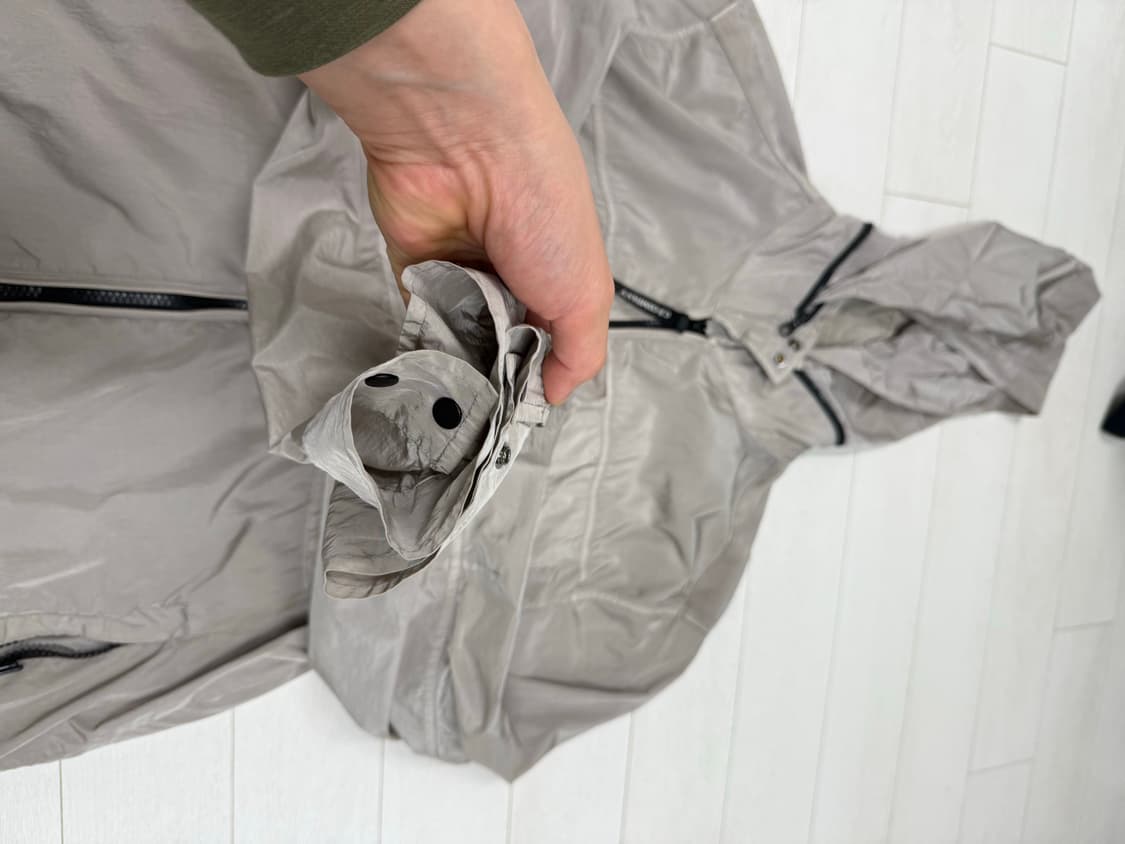 한글텍) CP 컴퍼니 바람막이 XL 사이즈  큰 하자 없이 좋은 상태입니 상품이미지3