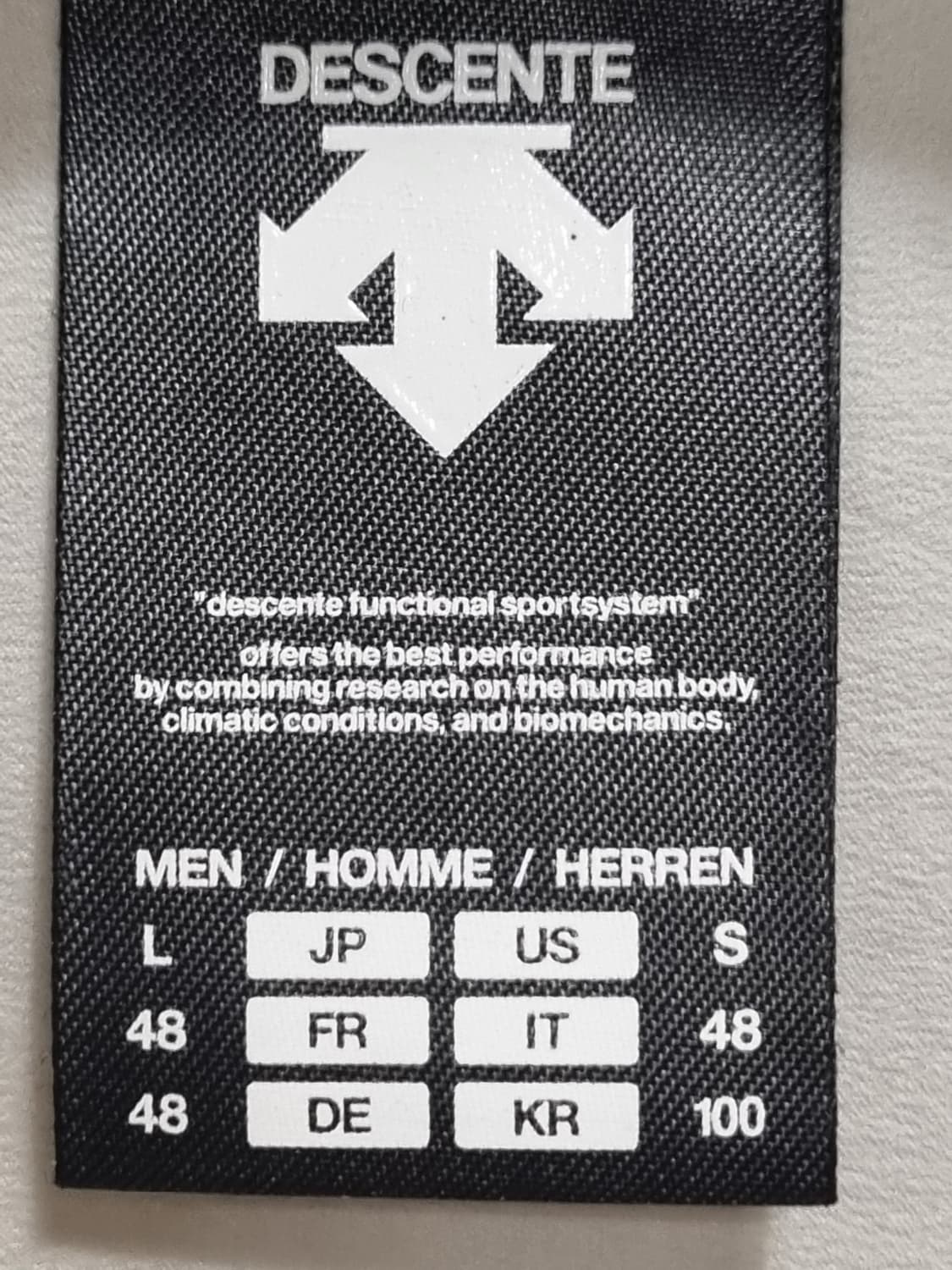  데상트 남성 초경량 나일론 바람막이 자켓 상품이미지7