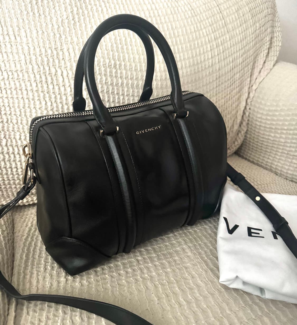 지방시 루크레지아 토트 숄더백 보스톤백 더플백 상품이미지1