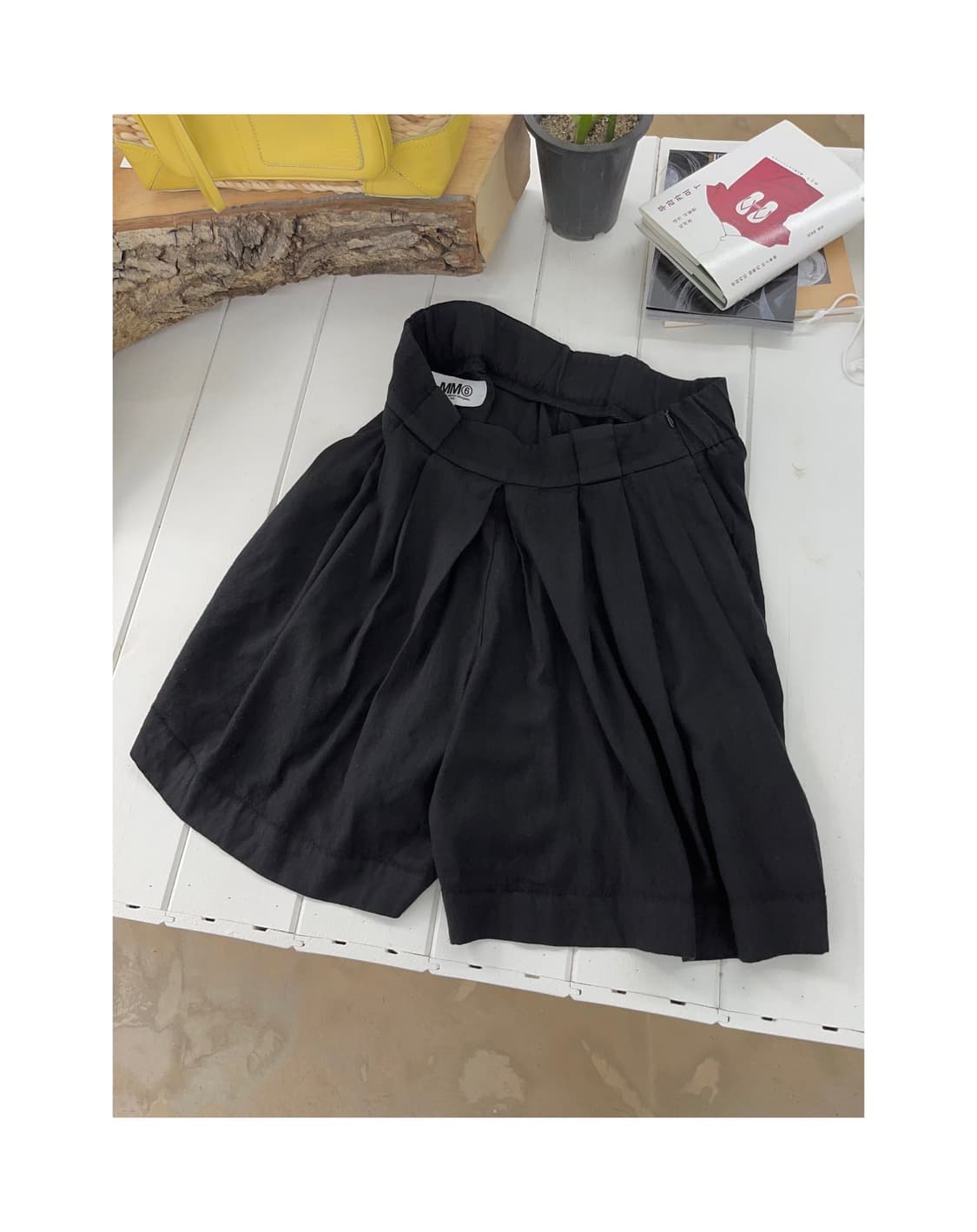MM6 Maison Margiela Pleated Shorts 상품이미지1