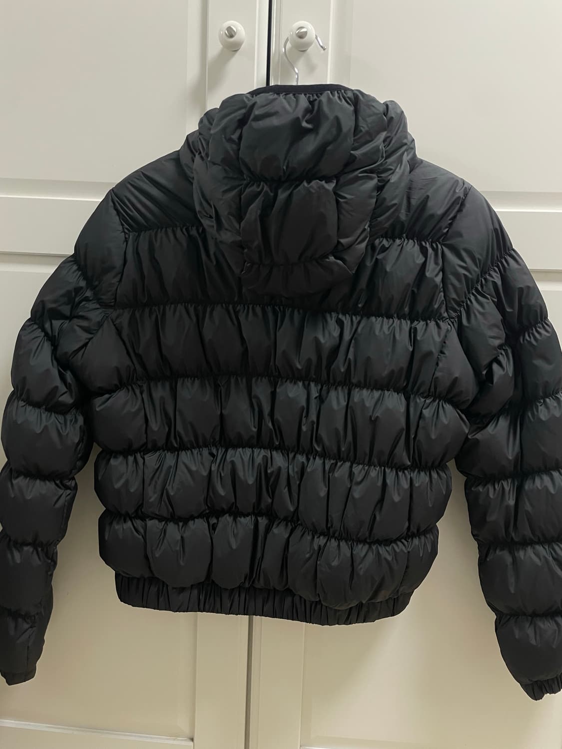 무신사스탠다드우먼 우먼즈 후디드 셔링 라이트 다운 재킷 무댄타드경량패딩 상품이미지5