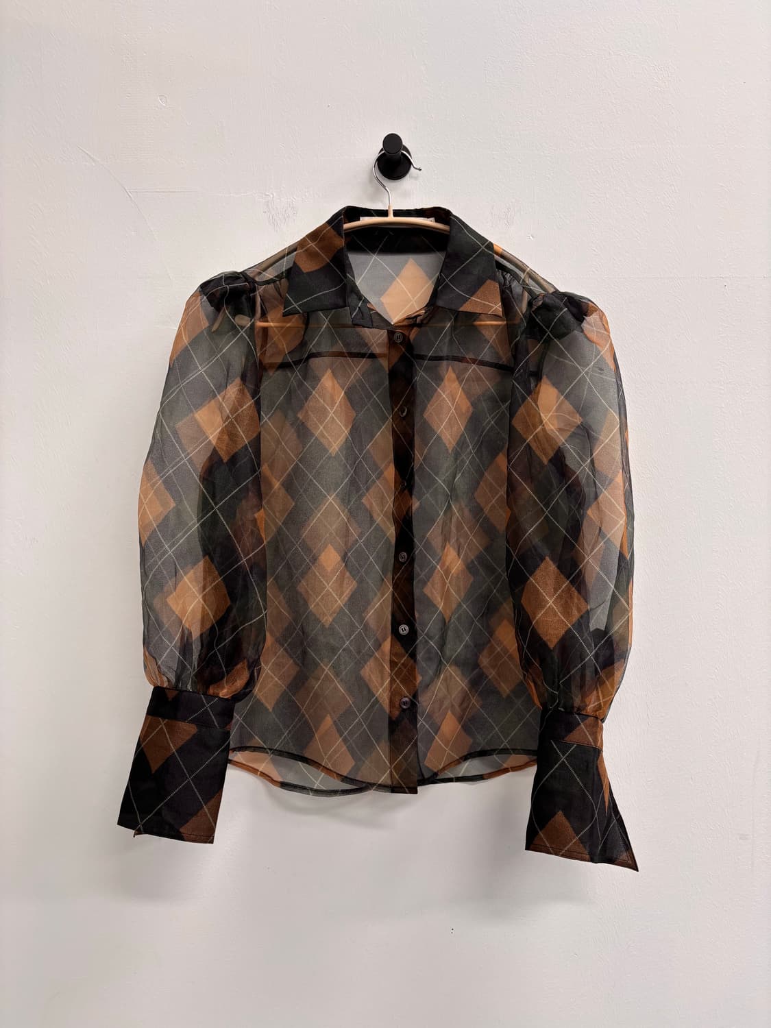 서쿠키 (SEOOOCOOKIE) 아가일 패턴 시어 퍼프 블라우스 상품이미지2