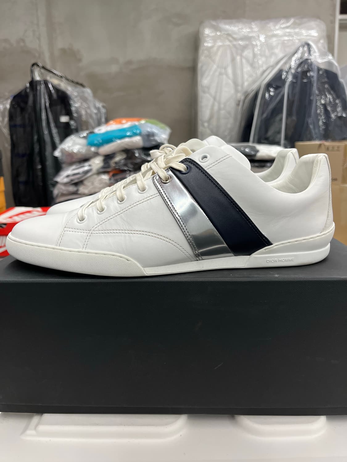 디올옴므 스니커즈 뉴투라인 43 상품이미지3