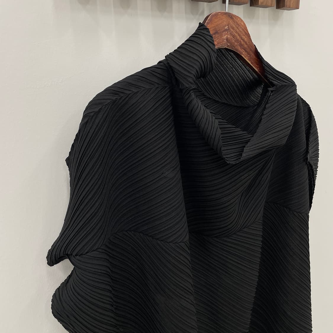 이세이 미야케 플리츠 FETE 라인 비대칭 탑 상품이미지3