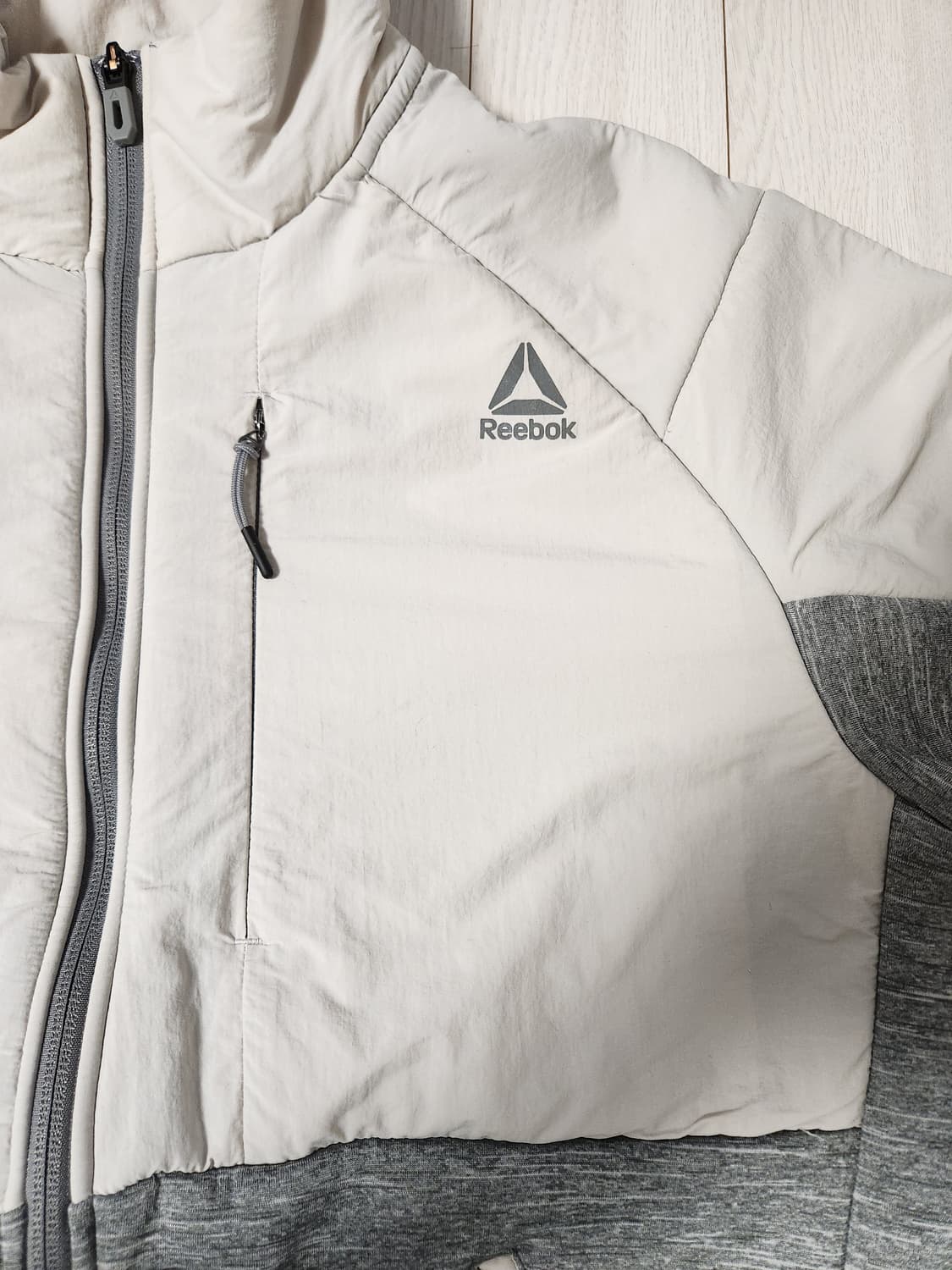 리복 플리스 멀티 트레이닝 바람막이 자켓 사이즈100L

여러 중고사이트 상품이미지6