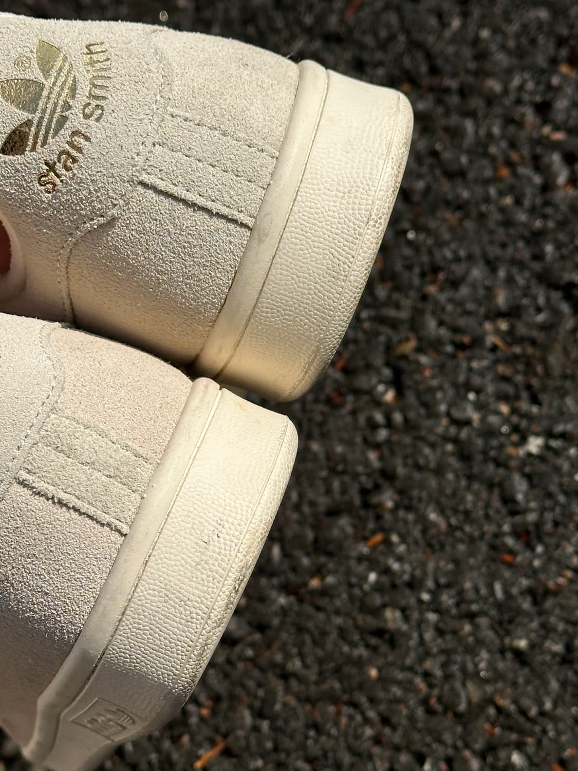 [255] 아디다스 스탠스미스 스웨이드 아이보리 스니커즈 상품이미지7