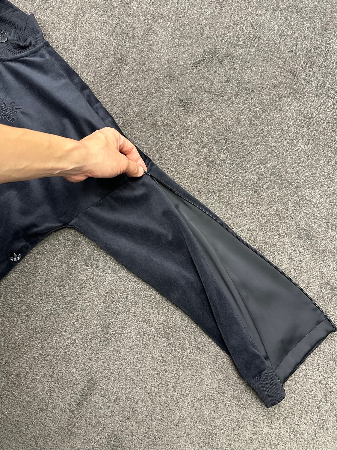 아디다스 벨벳 트랙 탑 블랙 S 상품이미지4