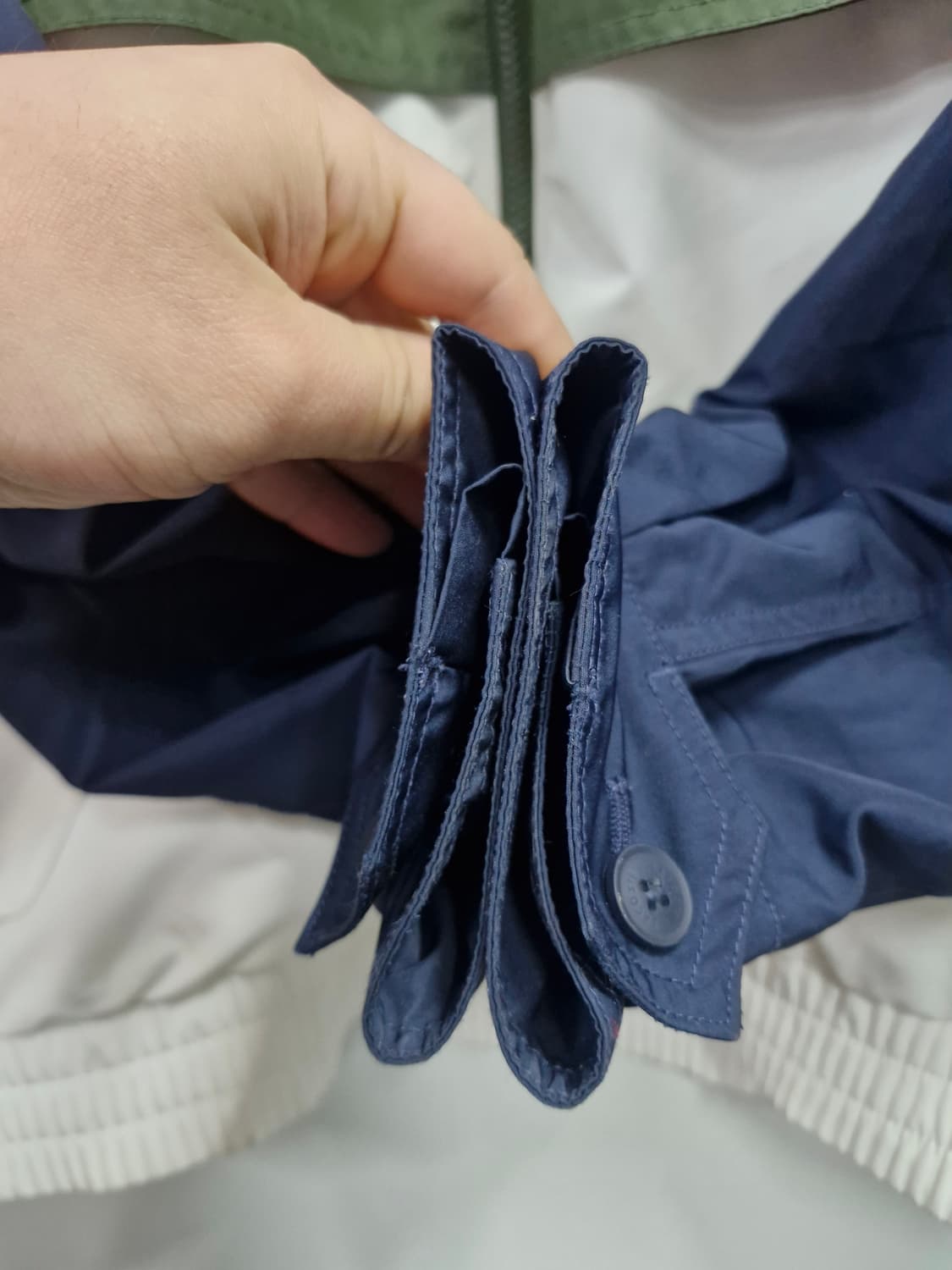 105XL 라코스테 컬러블럭 바람막이 자켓. 상품이미지4