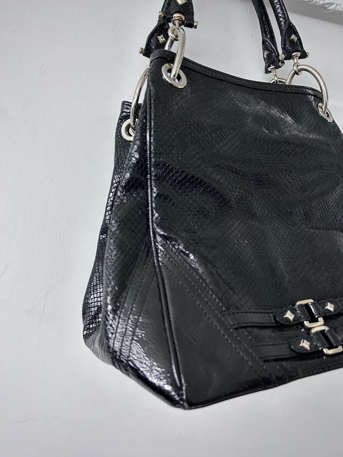 닥스 파이톤 페이던트 레더 핸드백 상품이미지4