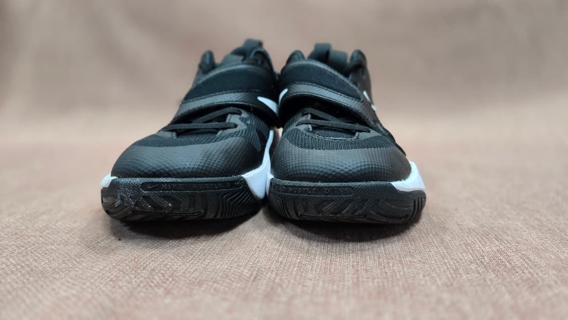 나이키 235mm-  팀허슬 D11 주니어 블랙 상태최상 상품이미지3