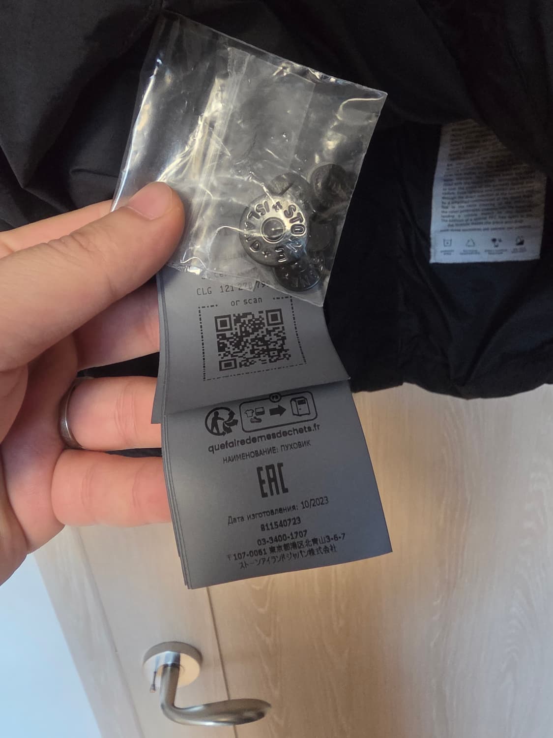 [구매 1달] 24FW 스톤아일랜드 크링클랩스 후드 패딩 M사이즈 상품이미지9