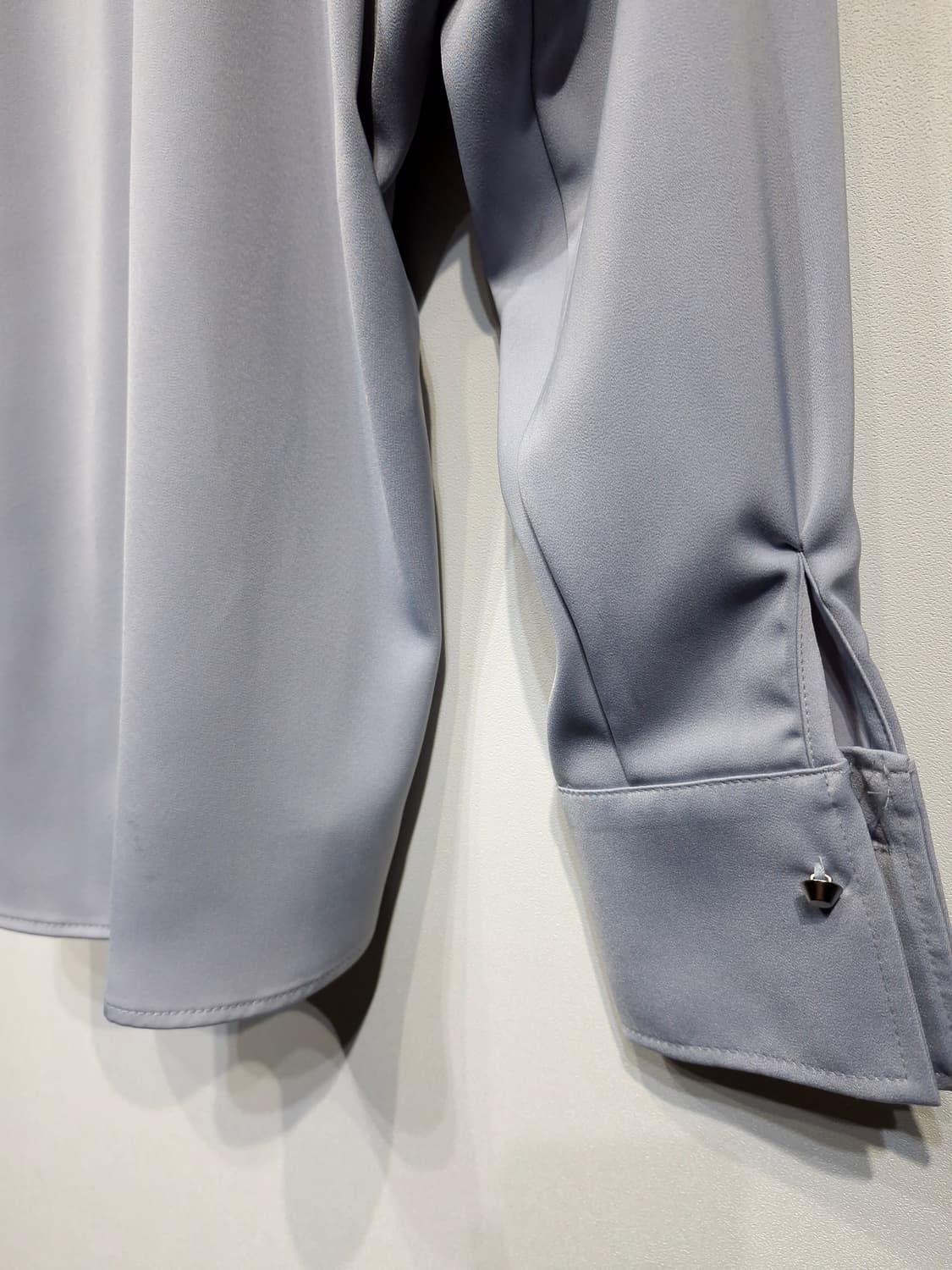 우이(OUIE) 오버숄더 슬림 셔츠 아이스블루 상품이미지7