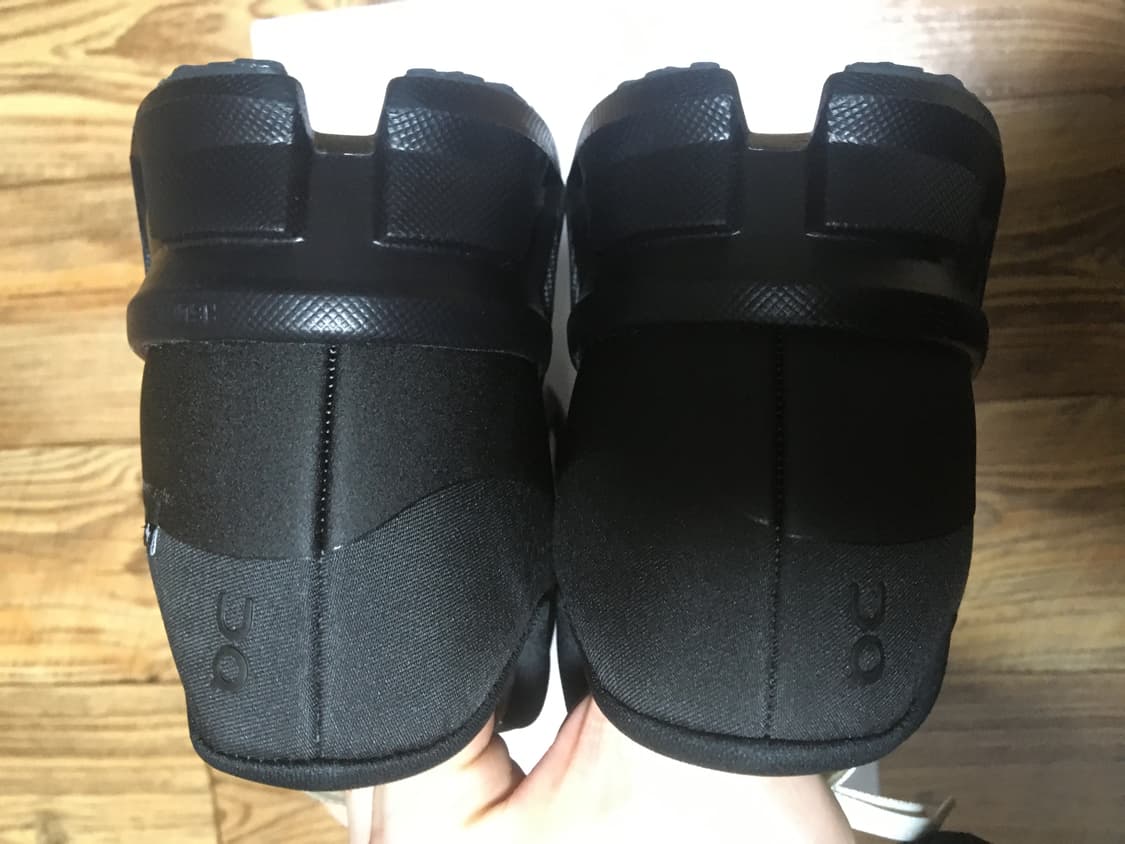 온러닝 파프 클라우드몬스터 하이퍼 블랙 판매합니다 상품이미지4