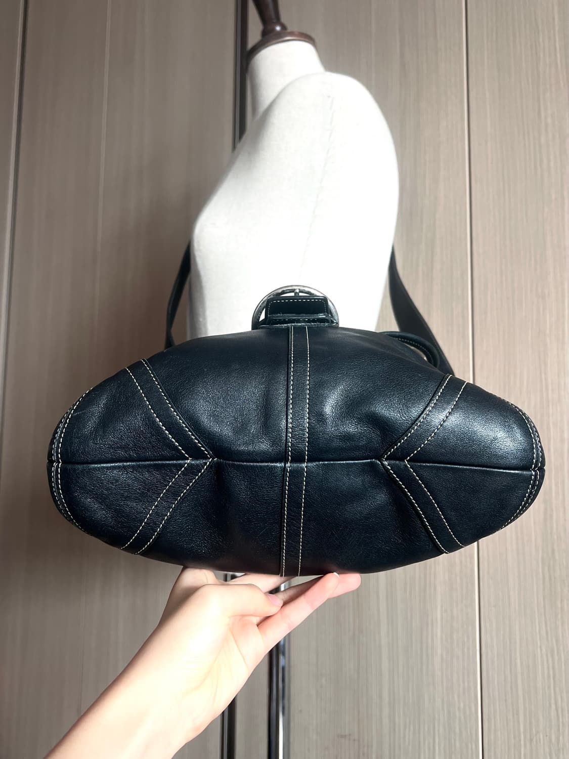 90s coach 코치 클래식 블랙 레더 소호백 숄더백 크로스백 상품이미지9