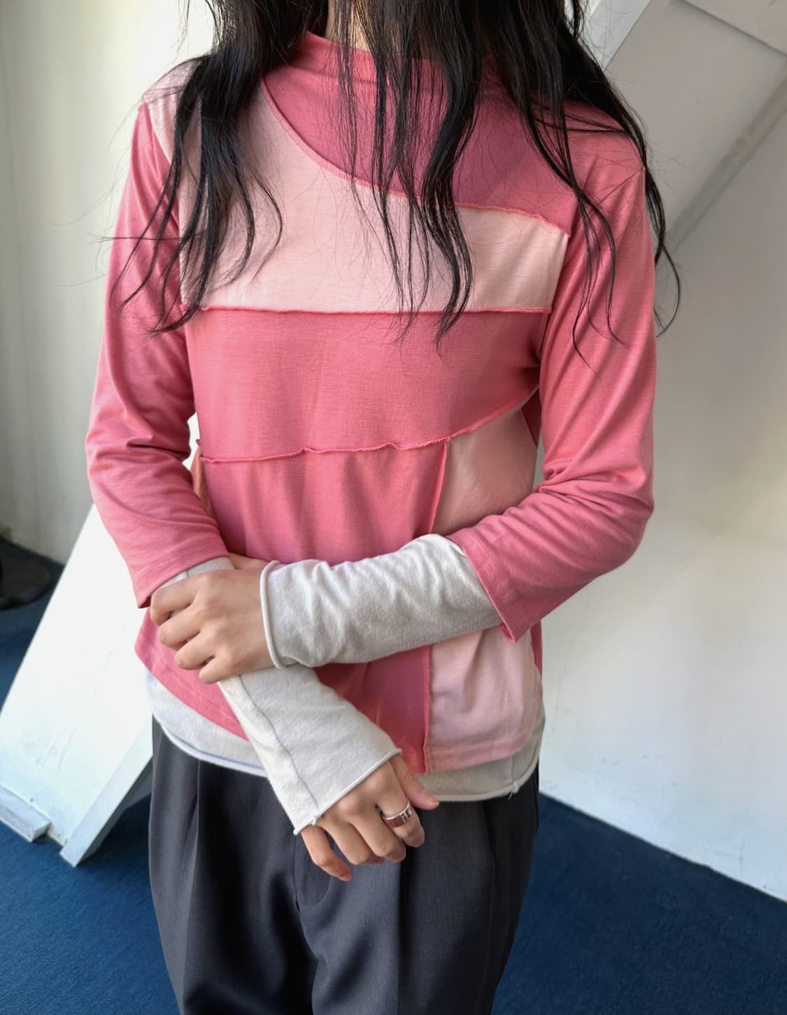 High gauge fabric panel mock neck top 상품이미지4