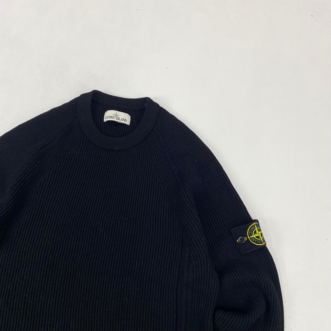 스톤아일랜드 울 와펜 블랙 니트 (100) 상품이미지1