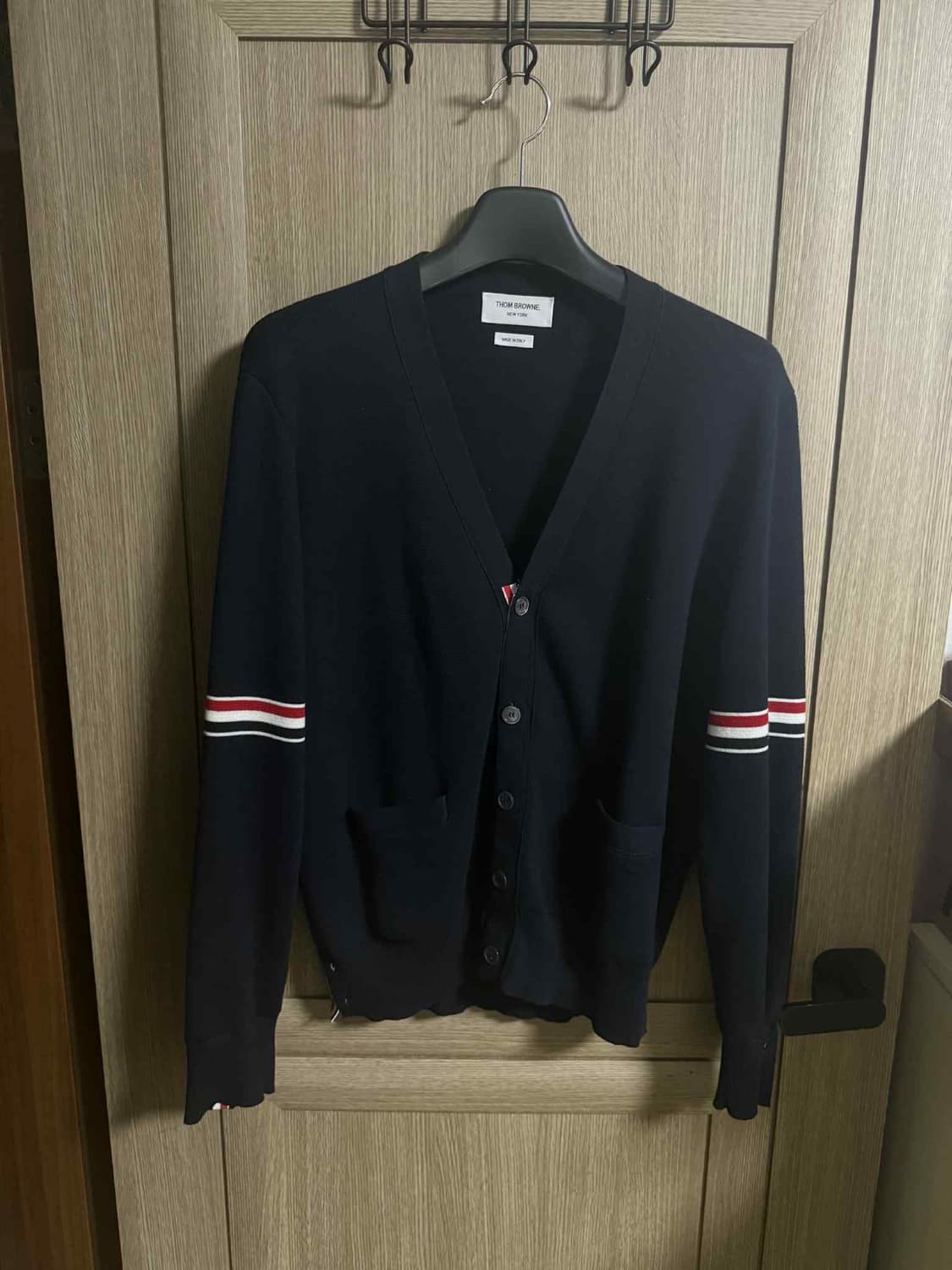 톰브라운 밀라노스티치 암밴드 가디건 네이비 4 상품이미지1