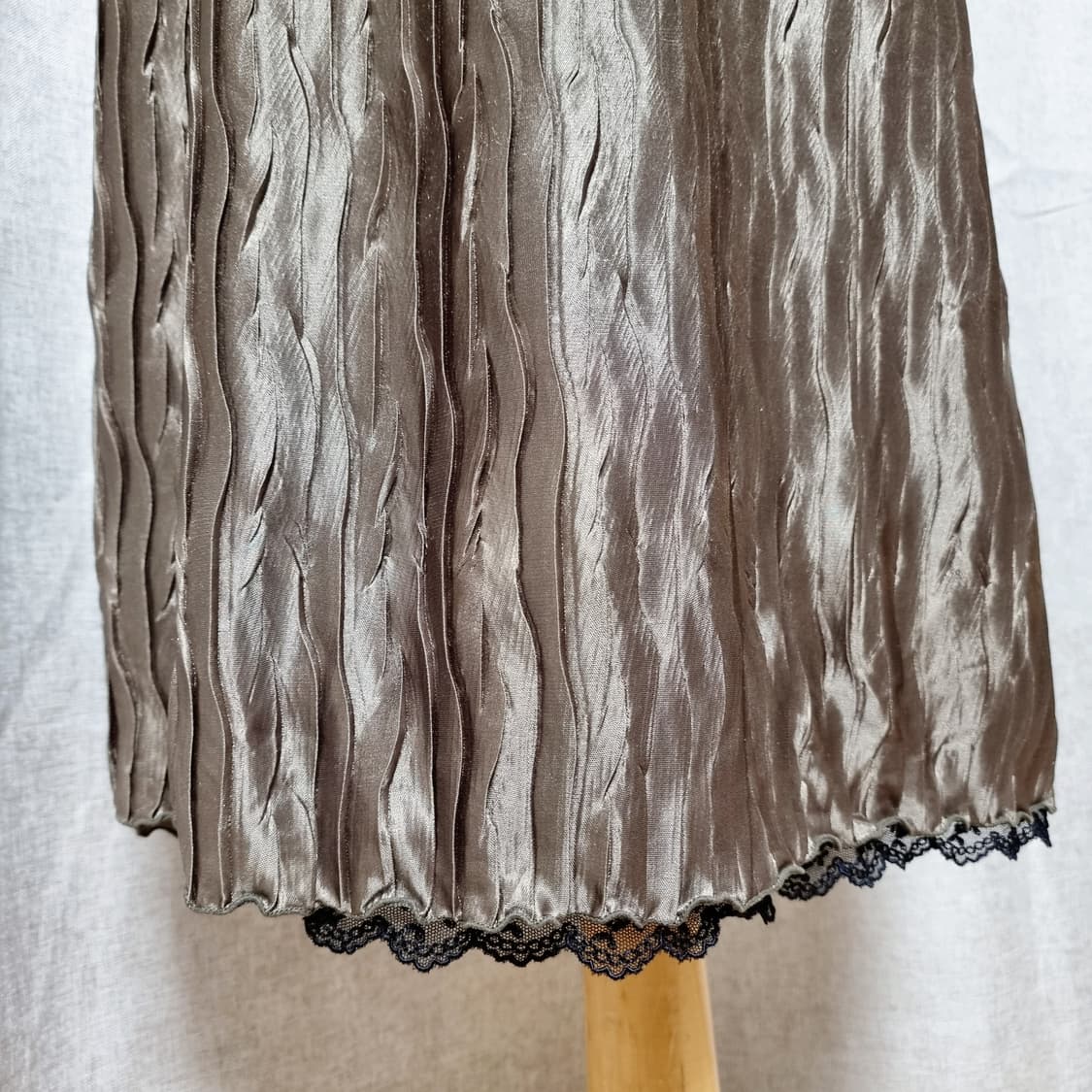 엑시즈팜 원피스 새틴 물결 롱원피스 카키색 (미디움) 새상품 상품이미지8