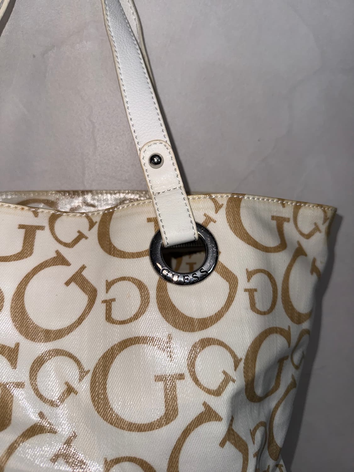 Guess ivory logo tote bag 상품이미지5